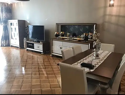 Satılır 4 otaqlı mənzil 180 m²