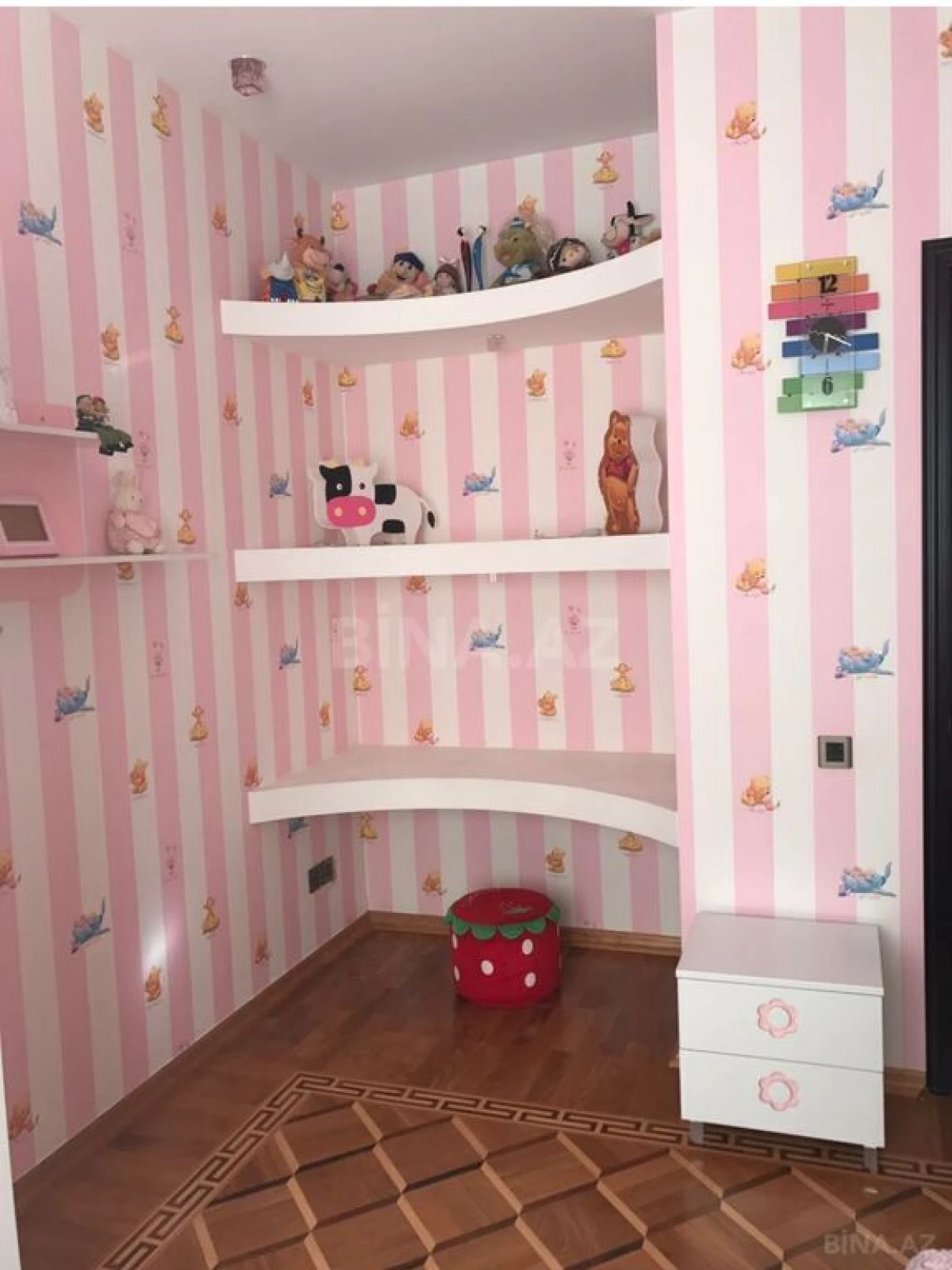 Satılır 4 otaqlı mənzil 180 m²