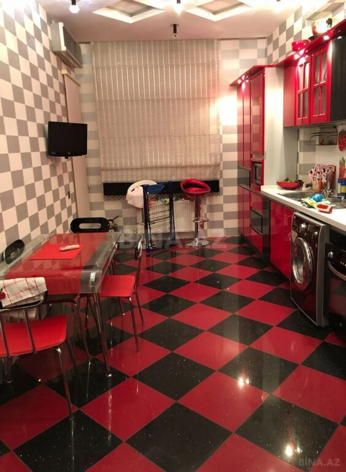 Satılır 4 otaqlı mənzil 180 m²