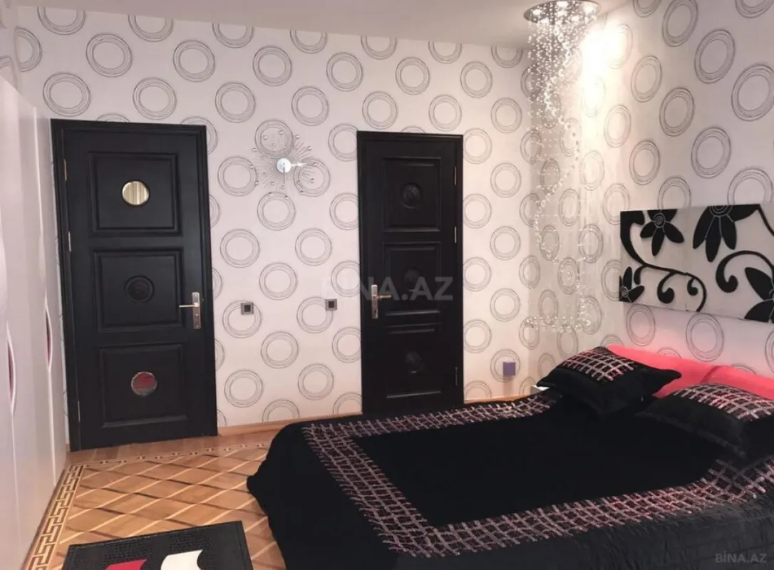 Satılır 4 otaqlı mənzil 180 m²