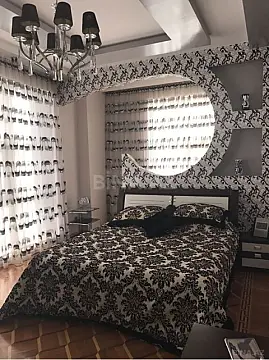 Satılır 4 otaqlı mənzil 180 m²