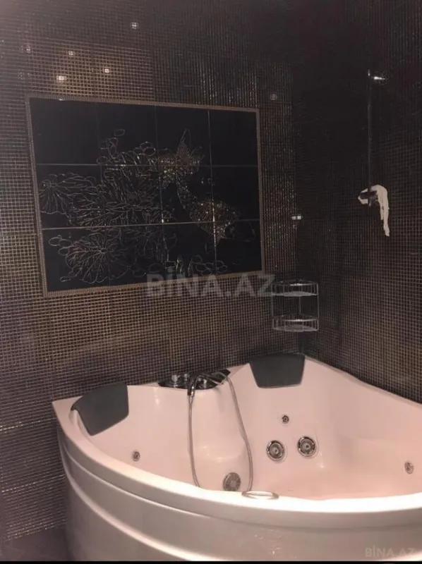 Satılır 4 otaqlı mənzil 180 m²