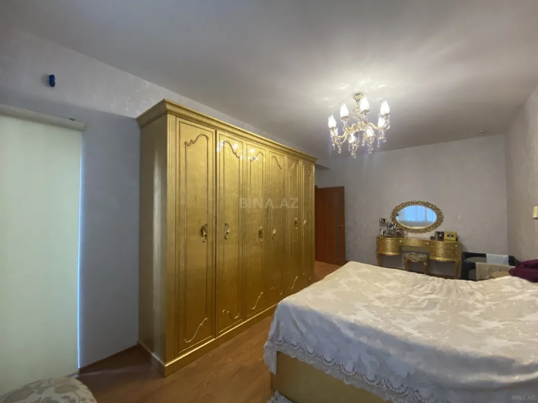 Satılır 4 otaqlı mənzil 175 m²