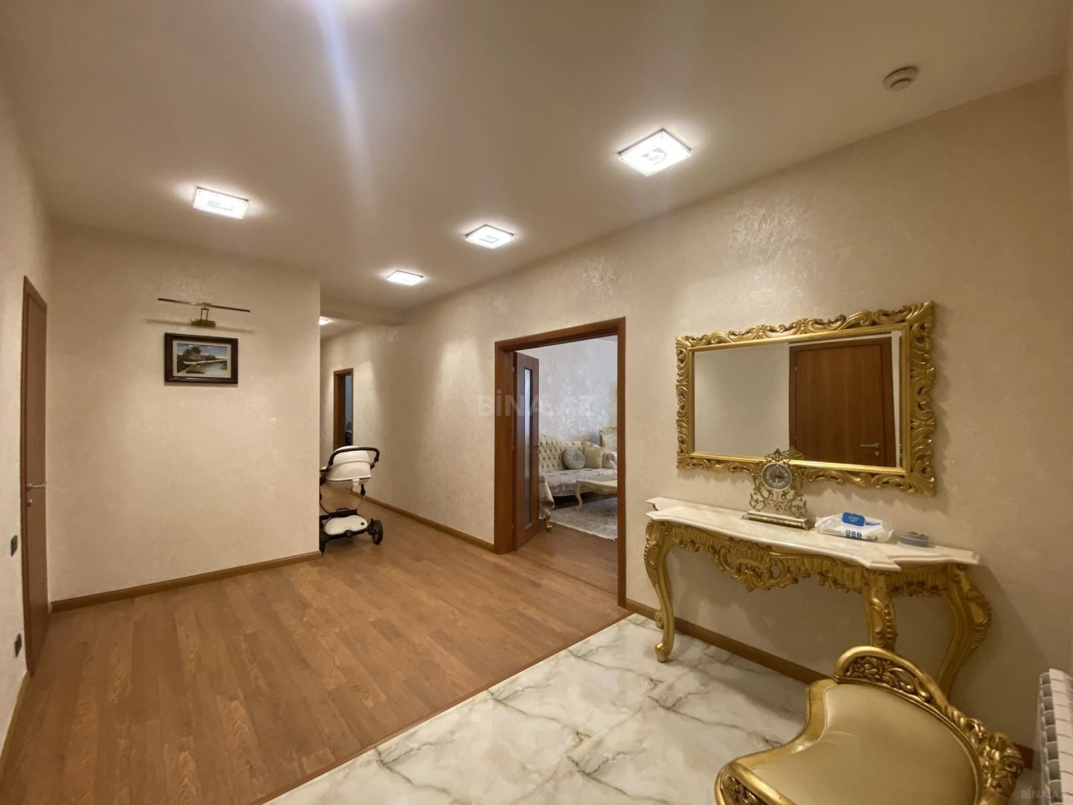Satılır 4 otaqlı mənzil 175 m²