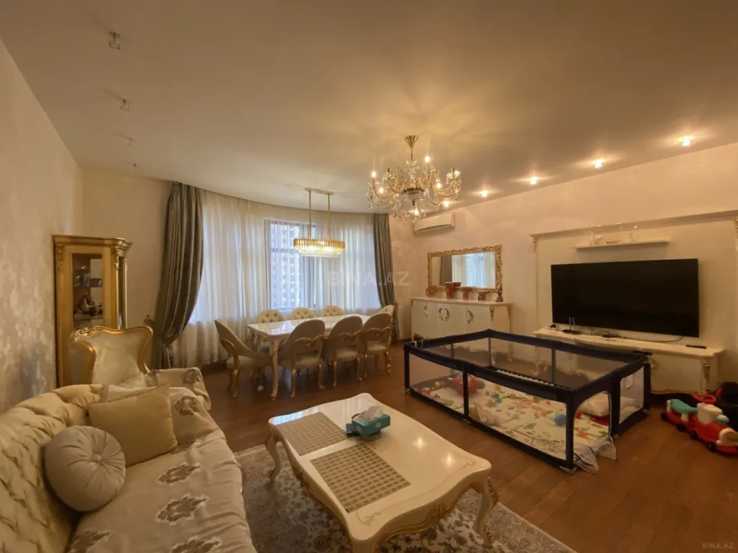 Satılır 4 otaqlı mənzil 175 m²