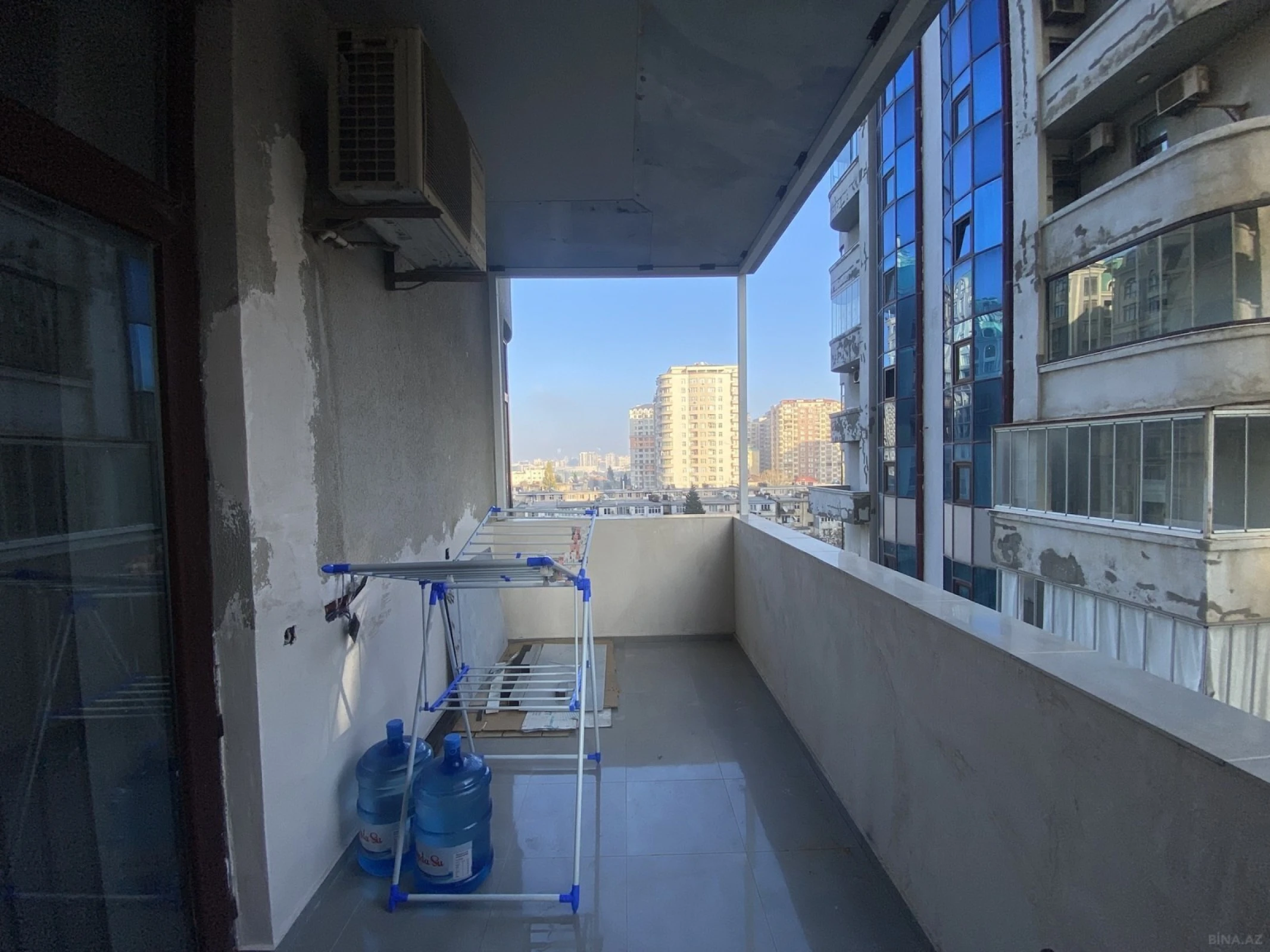 Satılır 4 otaqlı mənzil 175 m²