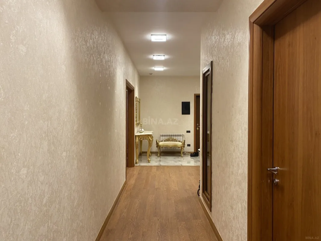 Satılır 4 otaqlı mənzil 175 m²