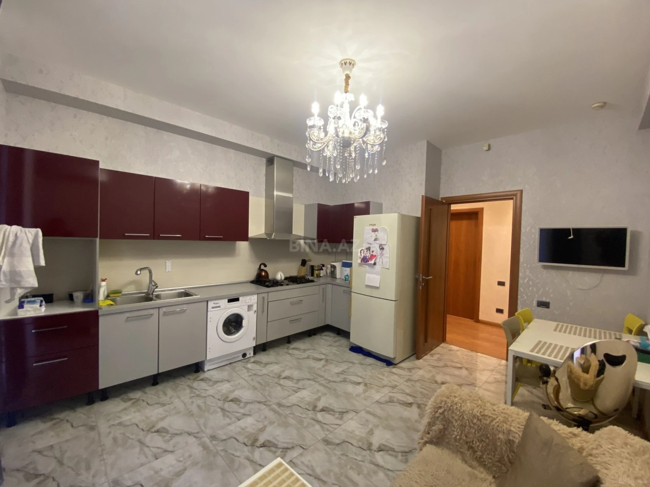 Satılır 4 otaqlı mənzil 175 m²