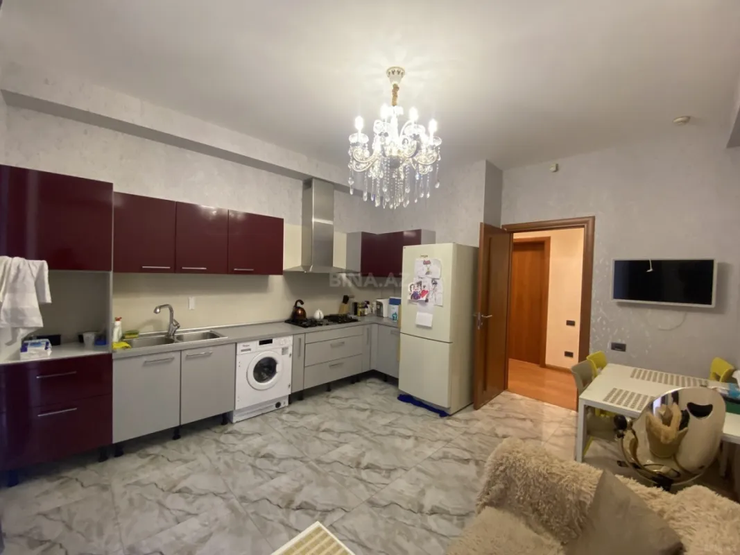 Satılır 4 otaqlı mənzil 175 m²