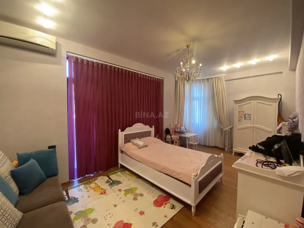Satılır 4 otaqlı mənzil 175 m²