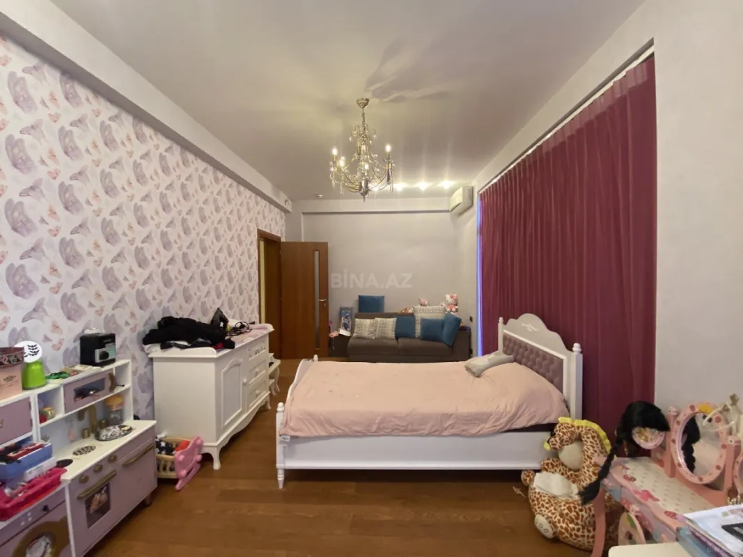 Satılır 4 otaqlı mənzil 175 m²
