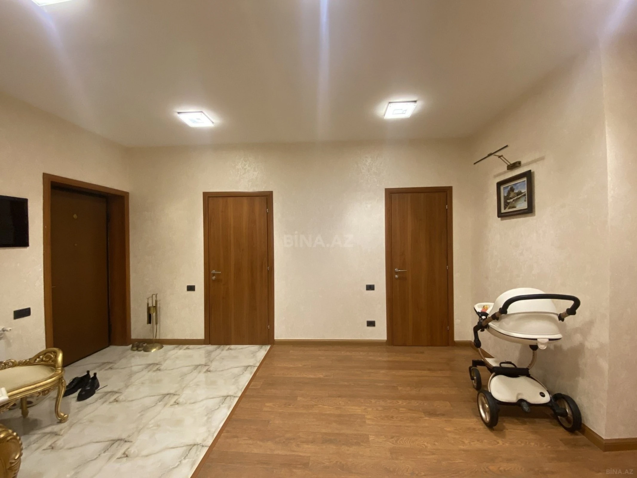 Satılır 4 otaqlı mənzil 175 m²