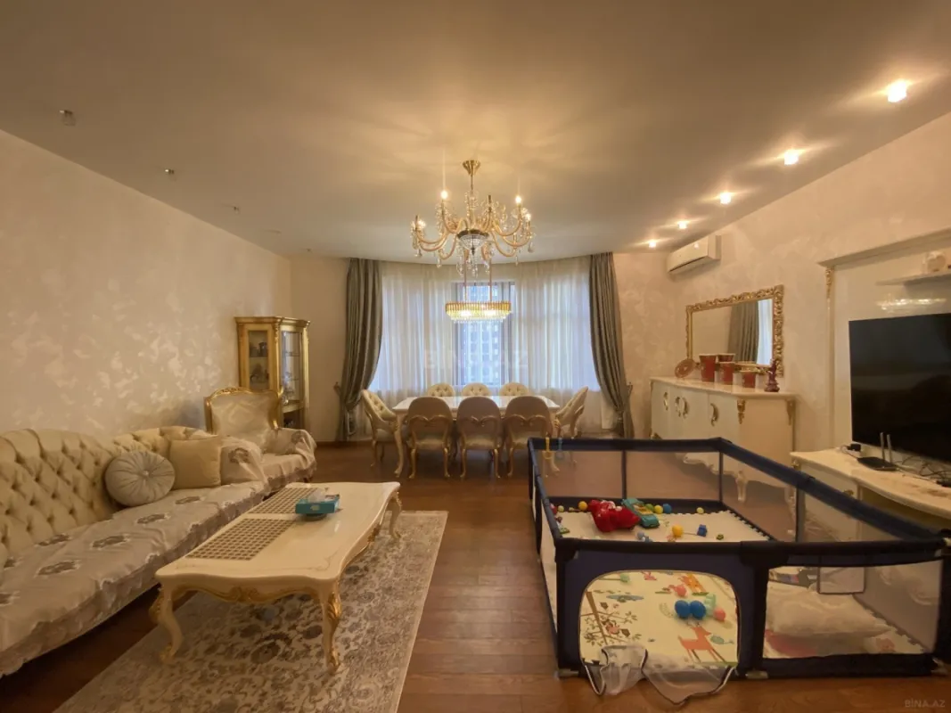 Satılır 4 otaqlı mənzil 175 m²