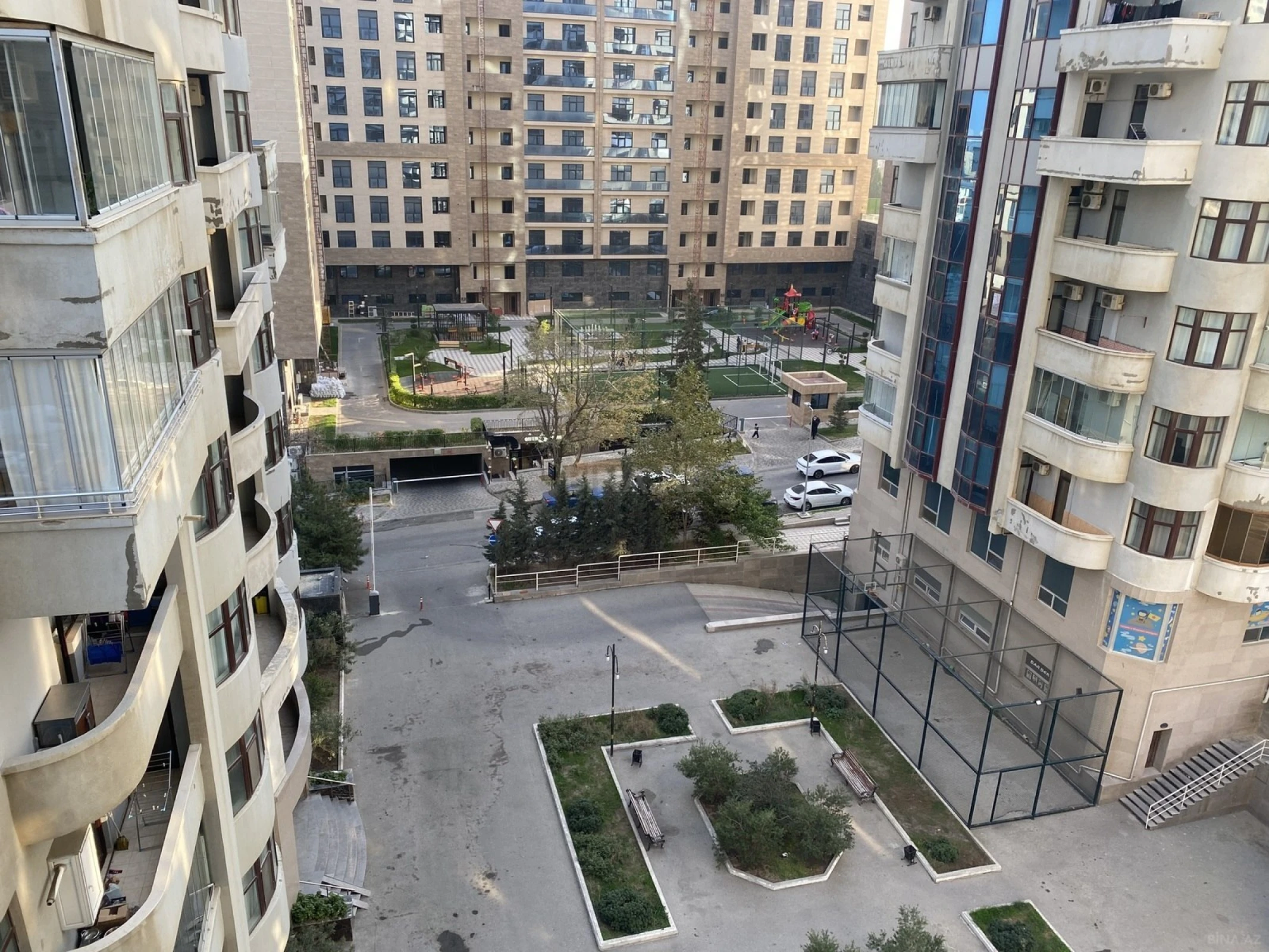 Satılır 4 otaqlı mənzil 175 m²