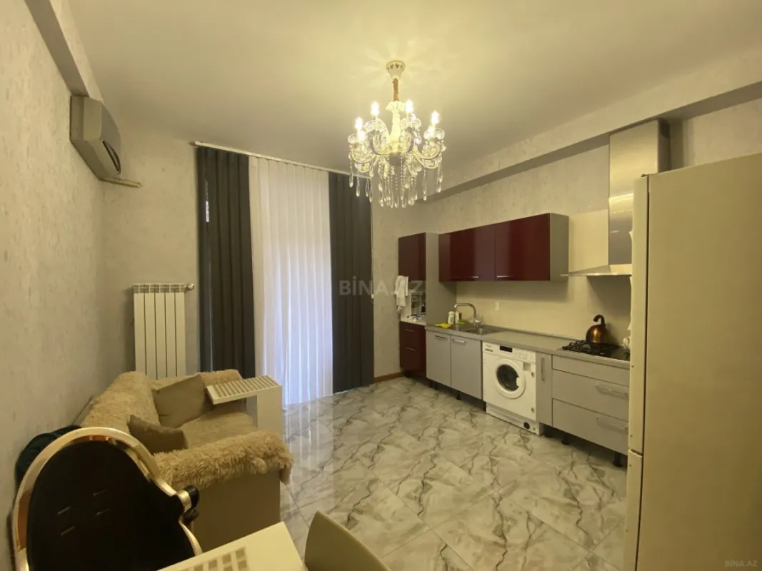 Satılır 4 otaqlı mənzil 175 m²