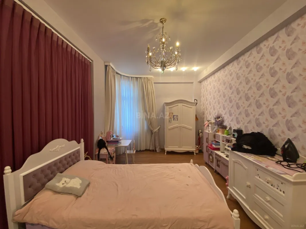 Satılır 4 otaqlı mənzil 175 m²