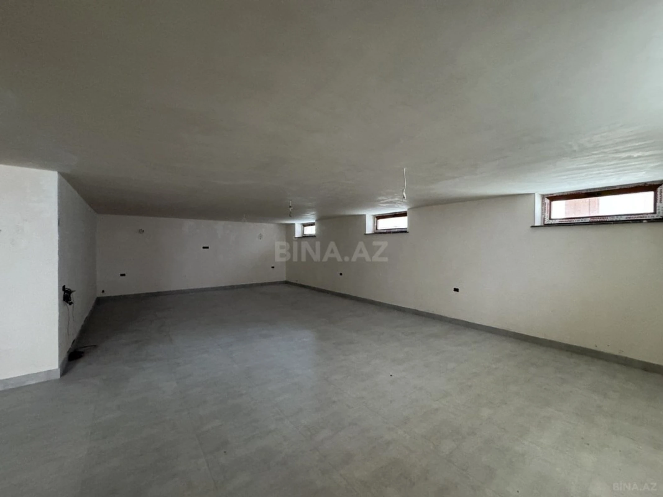 Satılır 5 otaqlı həyət evi 400 m²