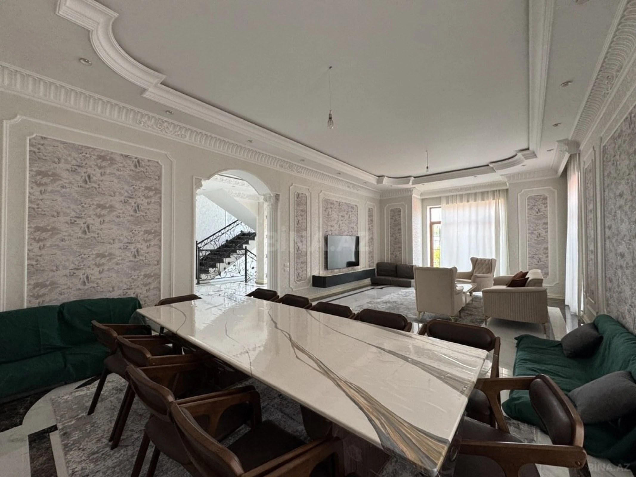 Satılır 5 otaqlı həyət evi 400 m²