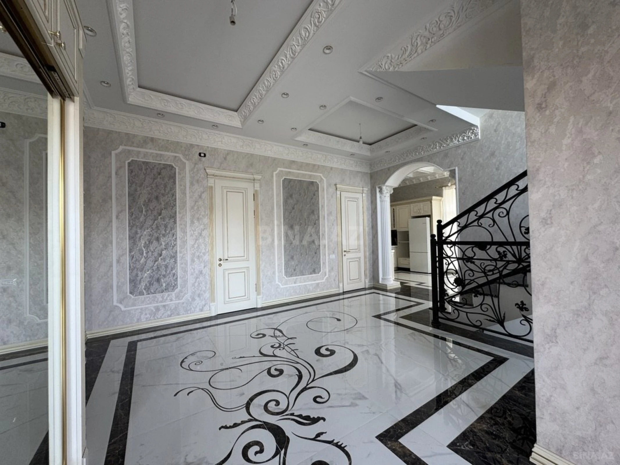 Satılır 5 otaqlı həyət evi 400 m²