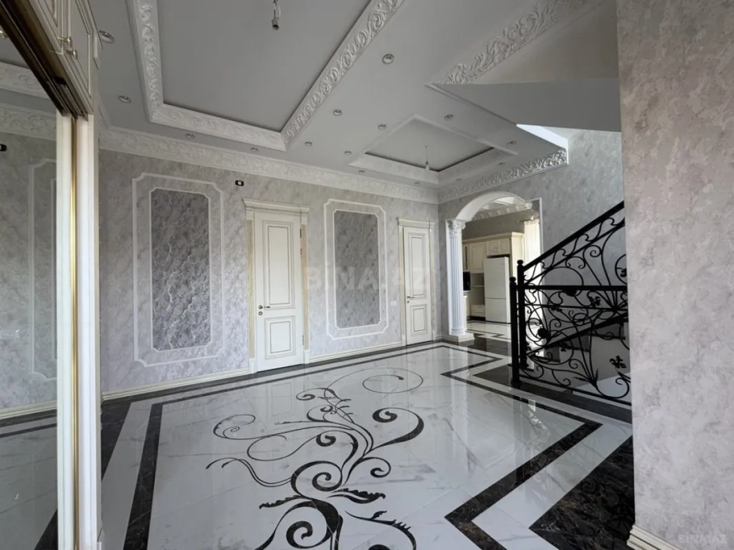 Satılır 5 otaqlı həyət evi 400 m²