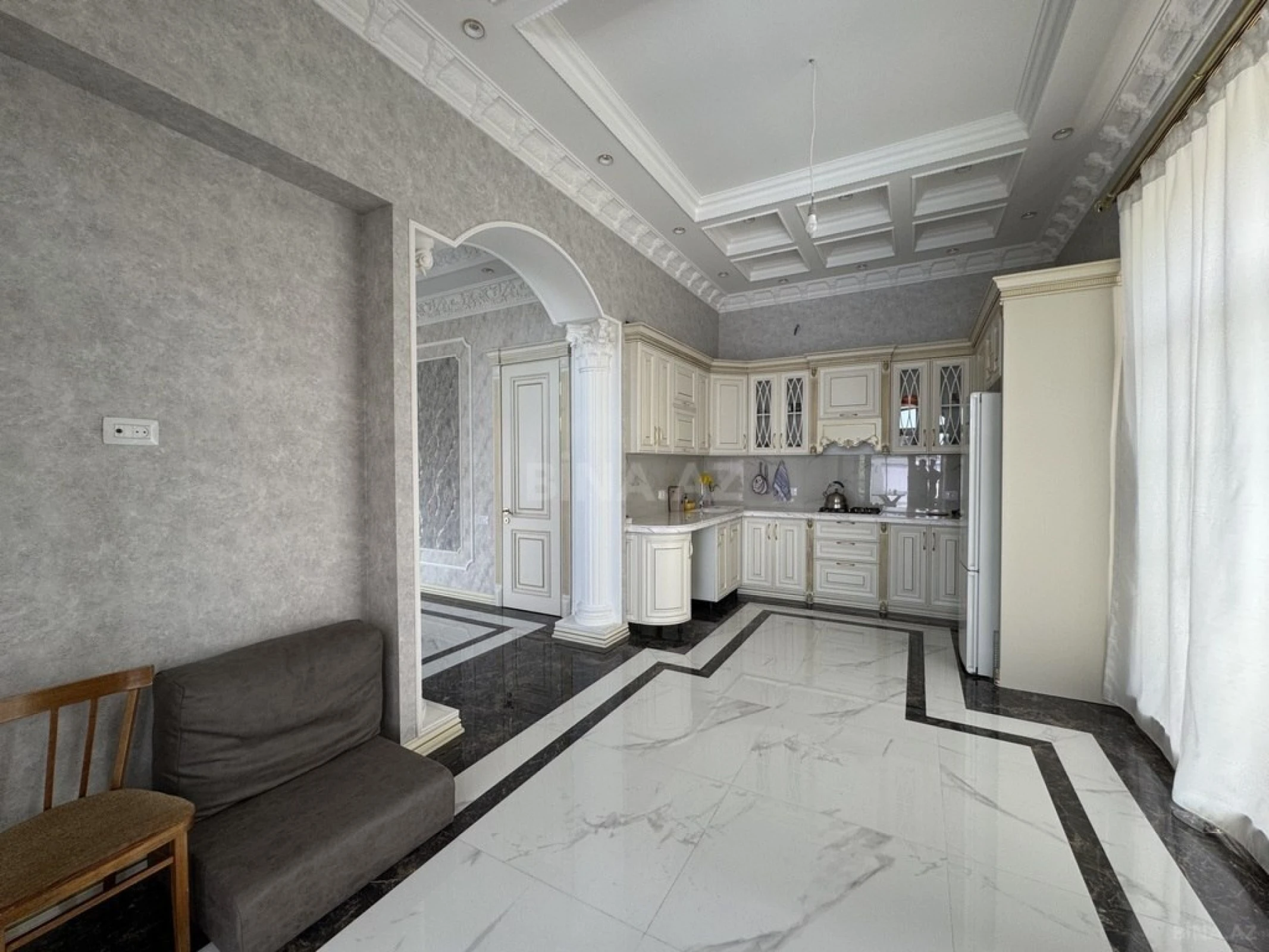 Satılır 5 otaqlı həyət evi 400 m²