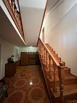 Satılır 9 otaqlı həyət evi 520 m²