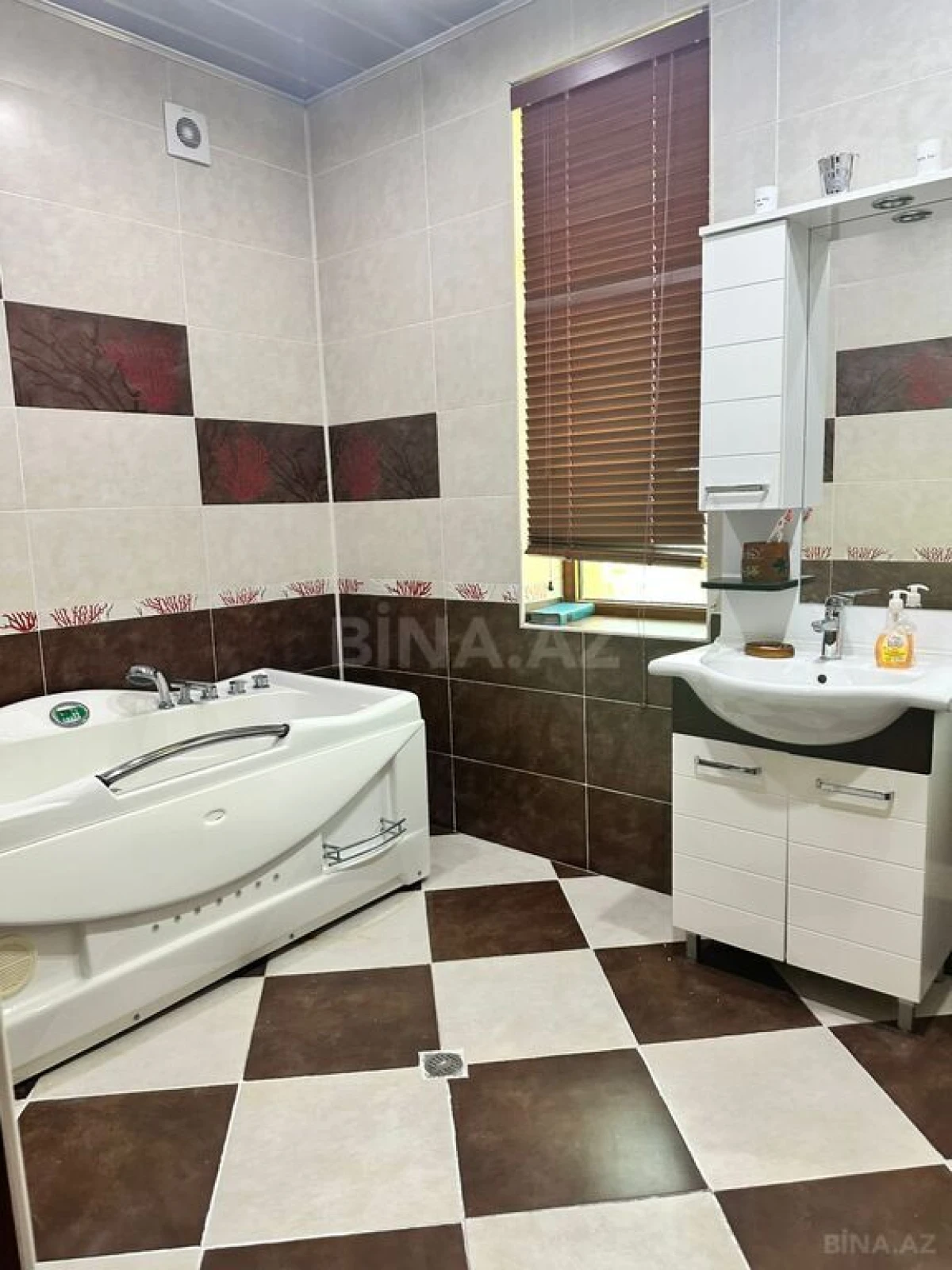Kirayə verilir 4 otaqlı həyət evi 360 m²