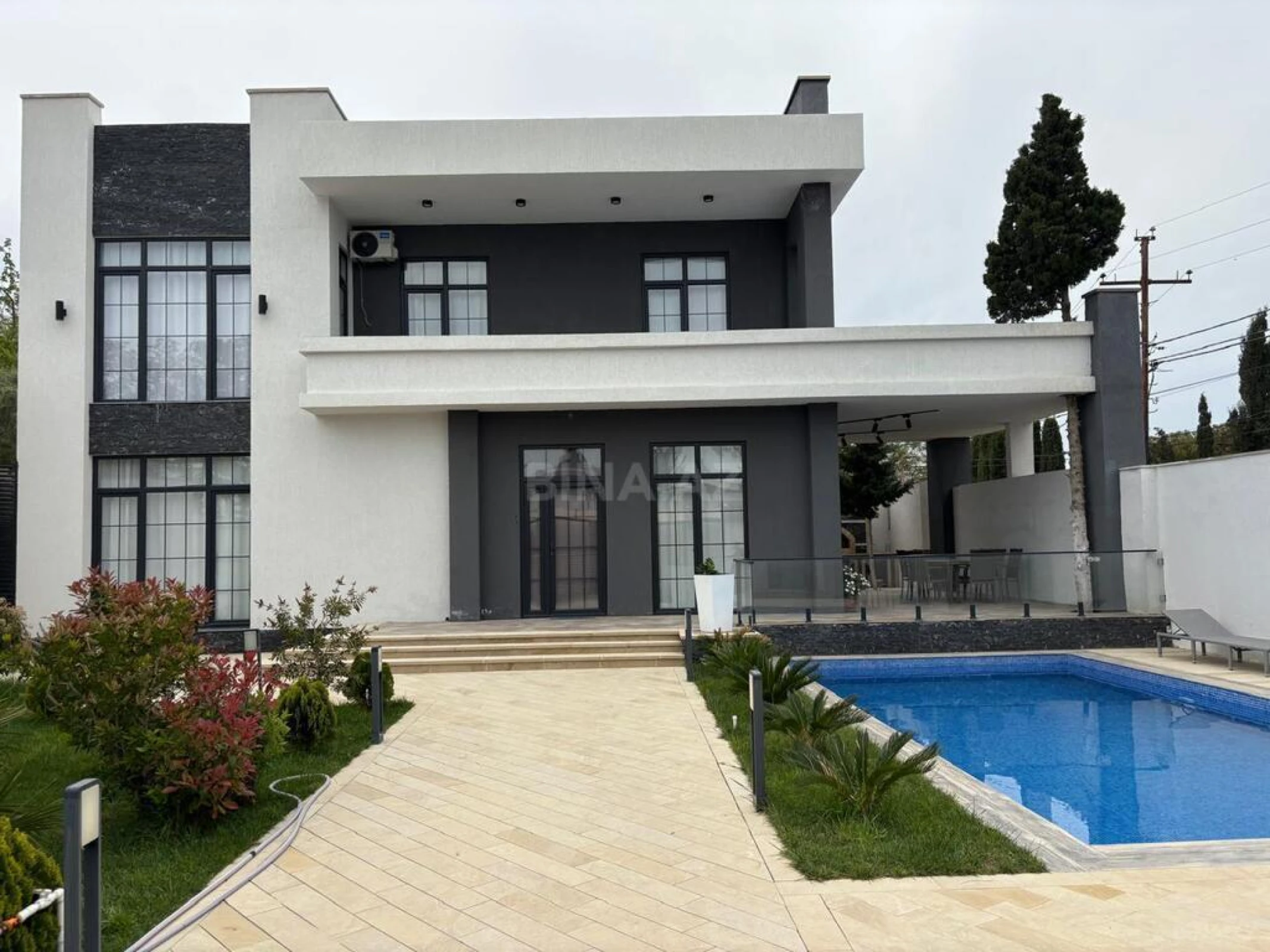 Kirayə verilir 5 otaqlı həyət evi 350 m²