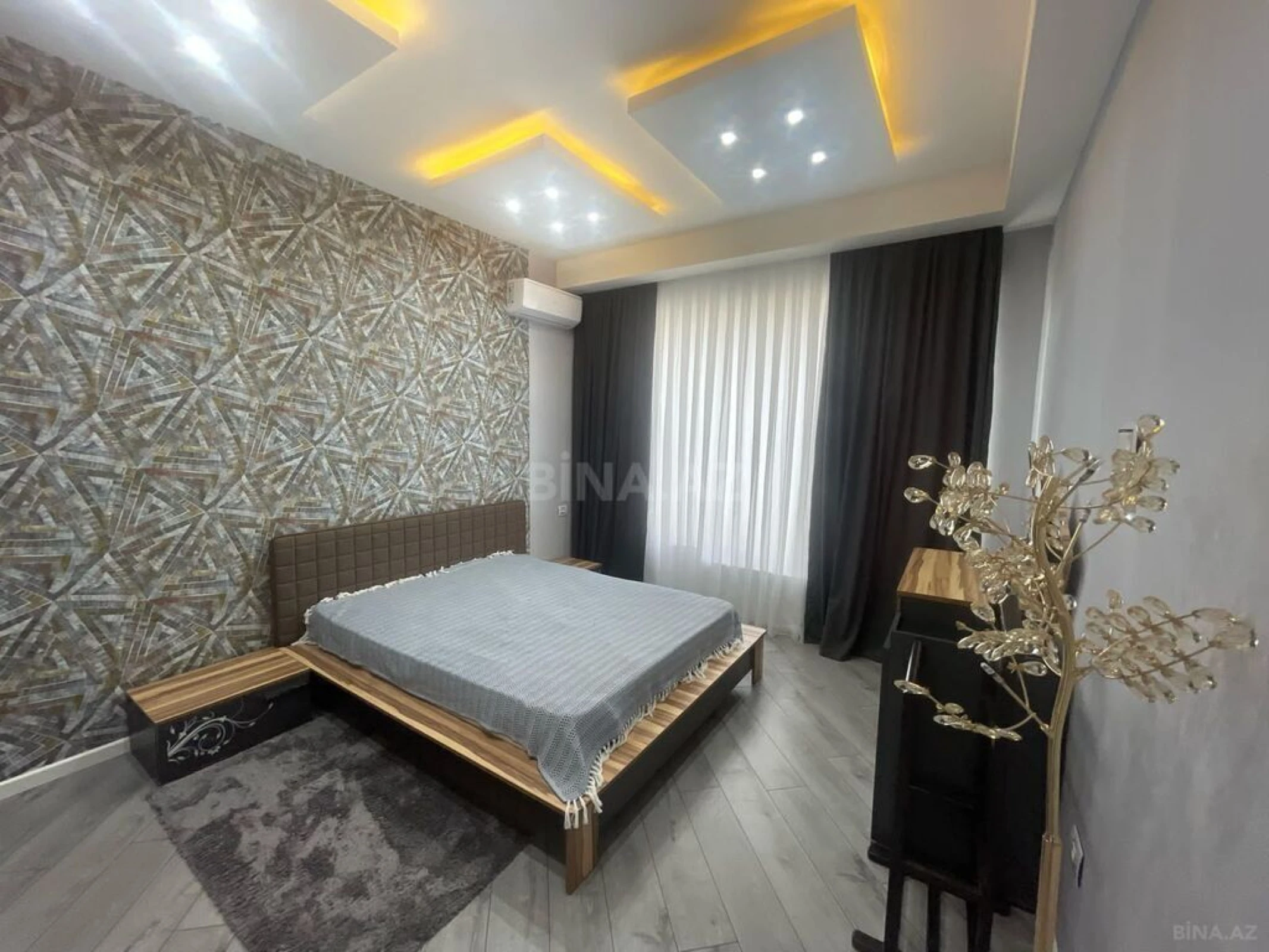 Satılır 5 otaqlı həyət evi 410 m²