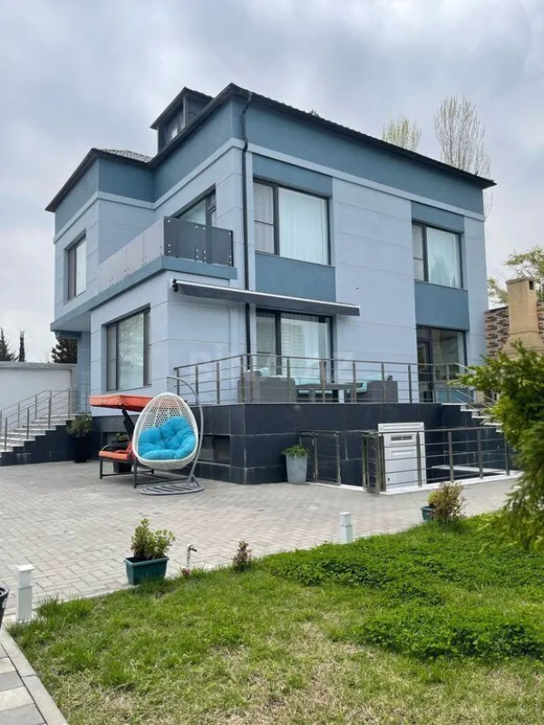 Satılır 5 otaqlı həyət evi 410 m²