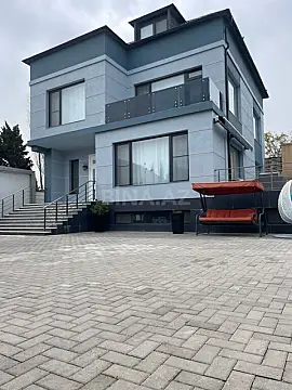 Satılır 5 otaqlı həyət evi 410 m²