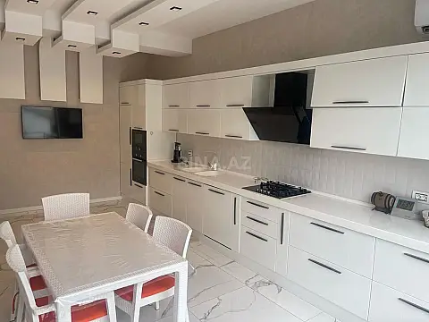 Satılır 5 otaqlı həyət evi 410 m²