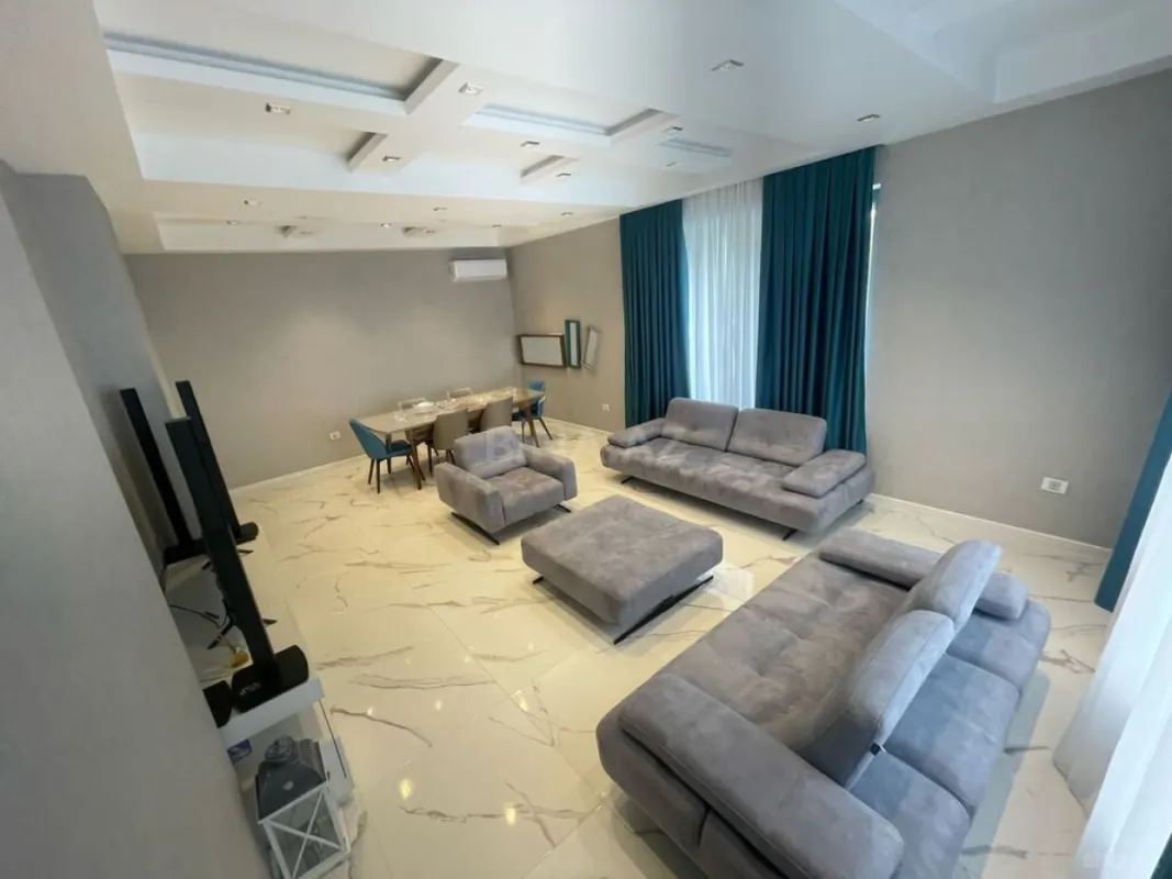 Satılır 5 otaqlı həyət evi 410 m²