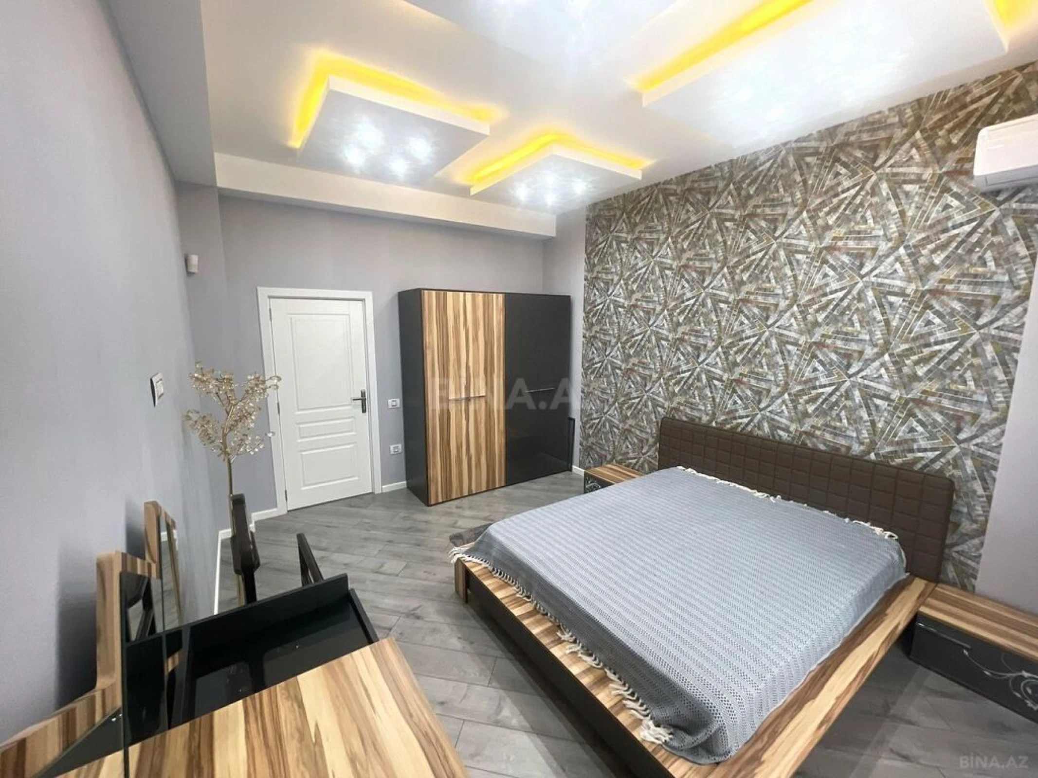Satılır 5 otaqlı həyət evi 410 m²