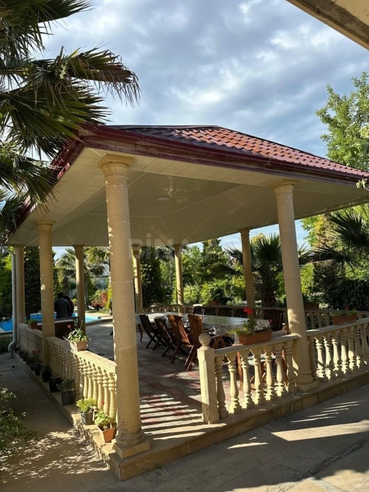 Kirayə verilir 6 otaqlı həyət evi 400 m²