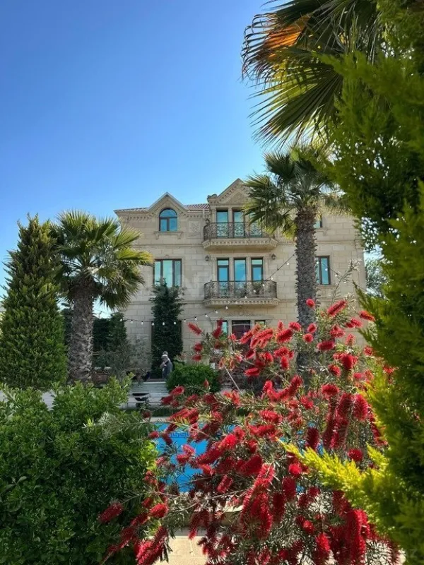 Kirayə verilir 6 otaqlı həyət evi 400 m²