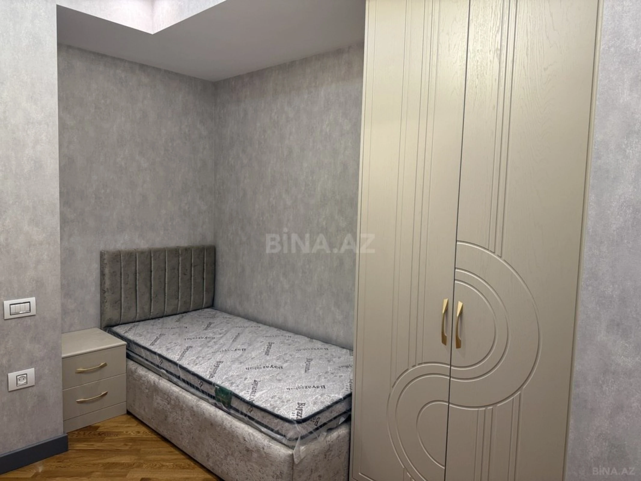 Kirayə verilir 3 otaqlı mənzil 150 m²