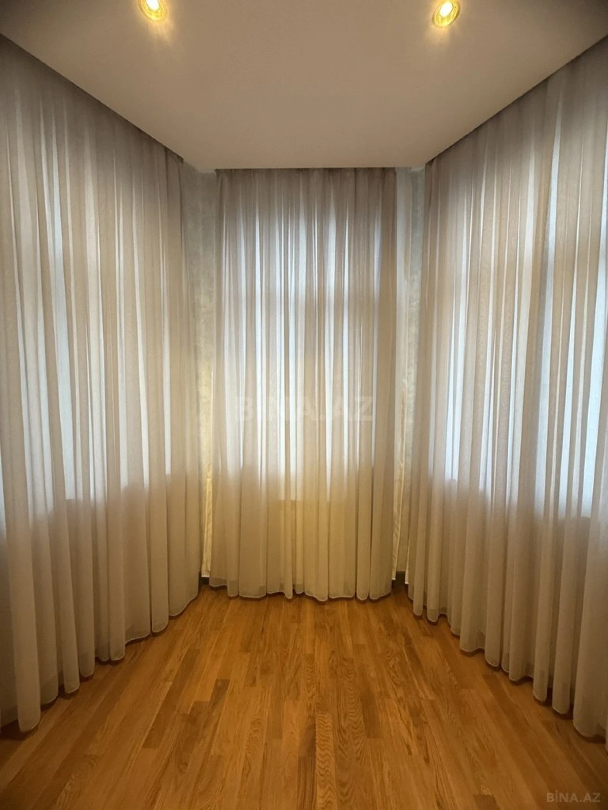 Kirayə verilir 3 otaqlı mənzil 150 m²