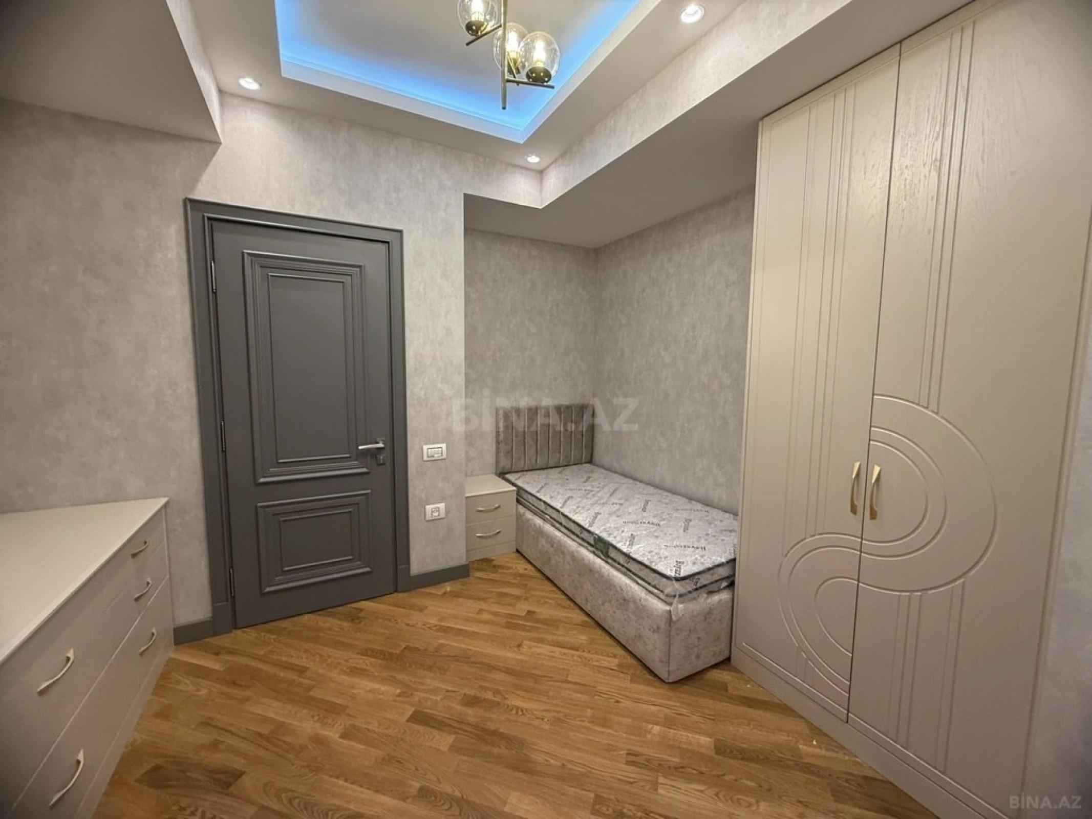 Kirayə verilir 3 otaqlı mənzil 150 m²