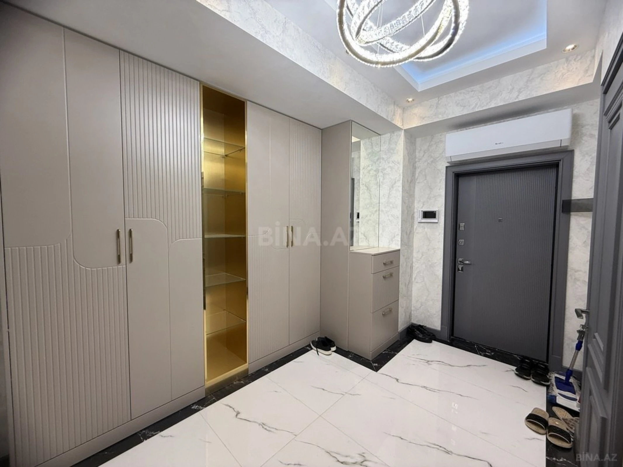 Kirayə verilir 3 otaqlı mənzil 150 m²