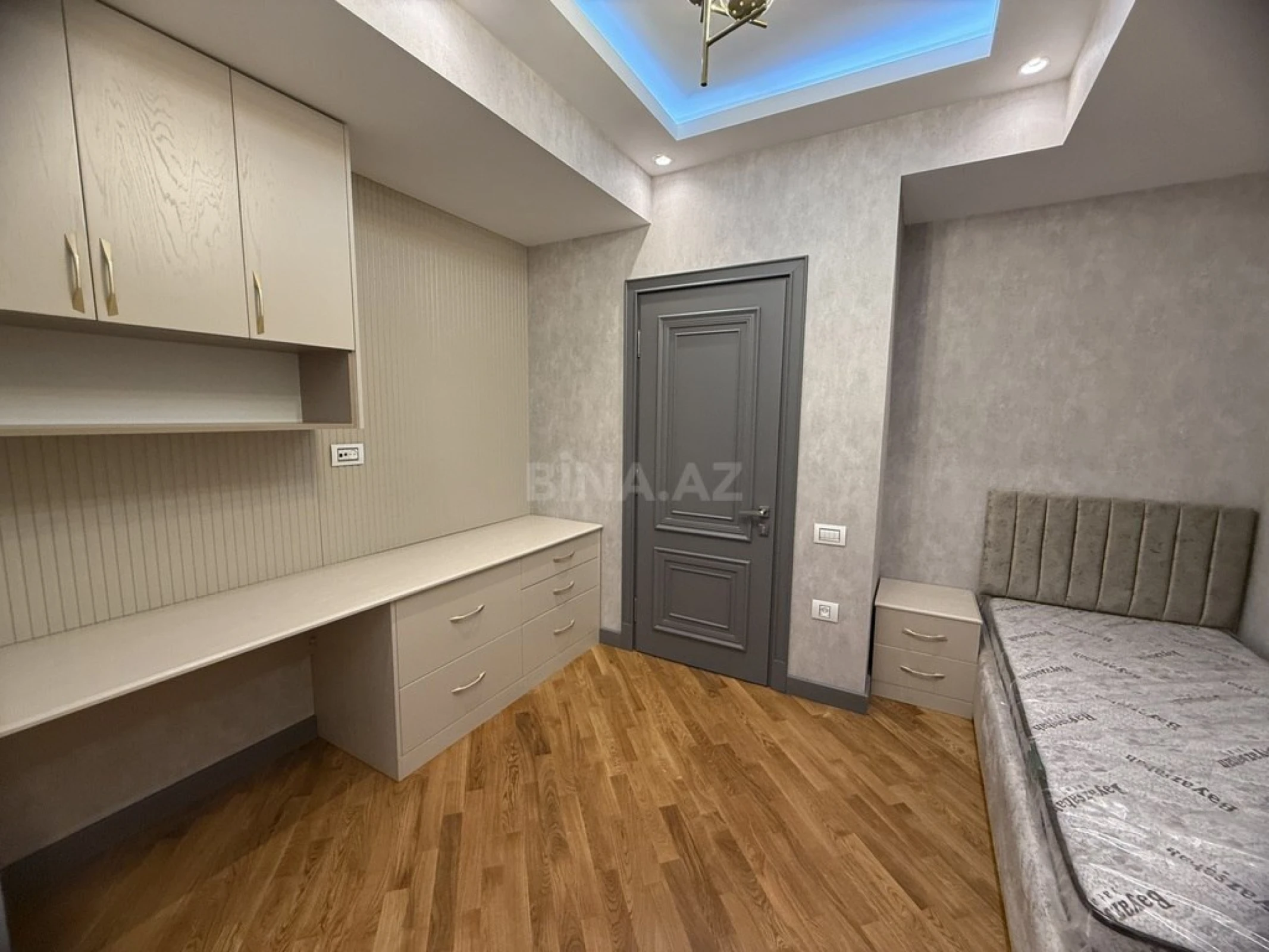 Kirayə verilir 3 otaqlı mənzil 150 m²