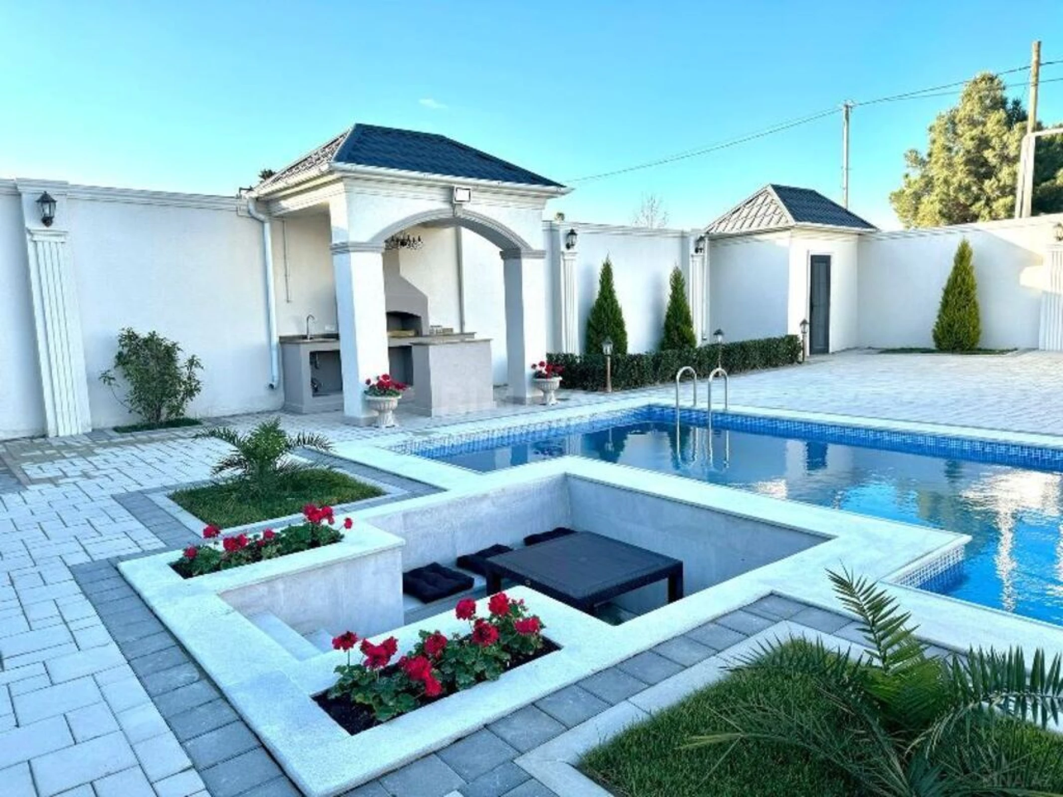 Satılır 6 otaqlı həyət evi 230 m²