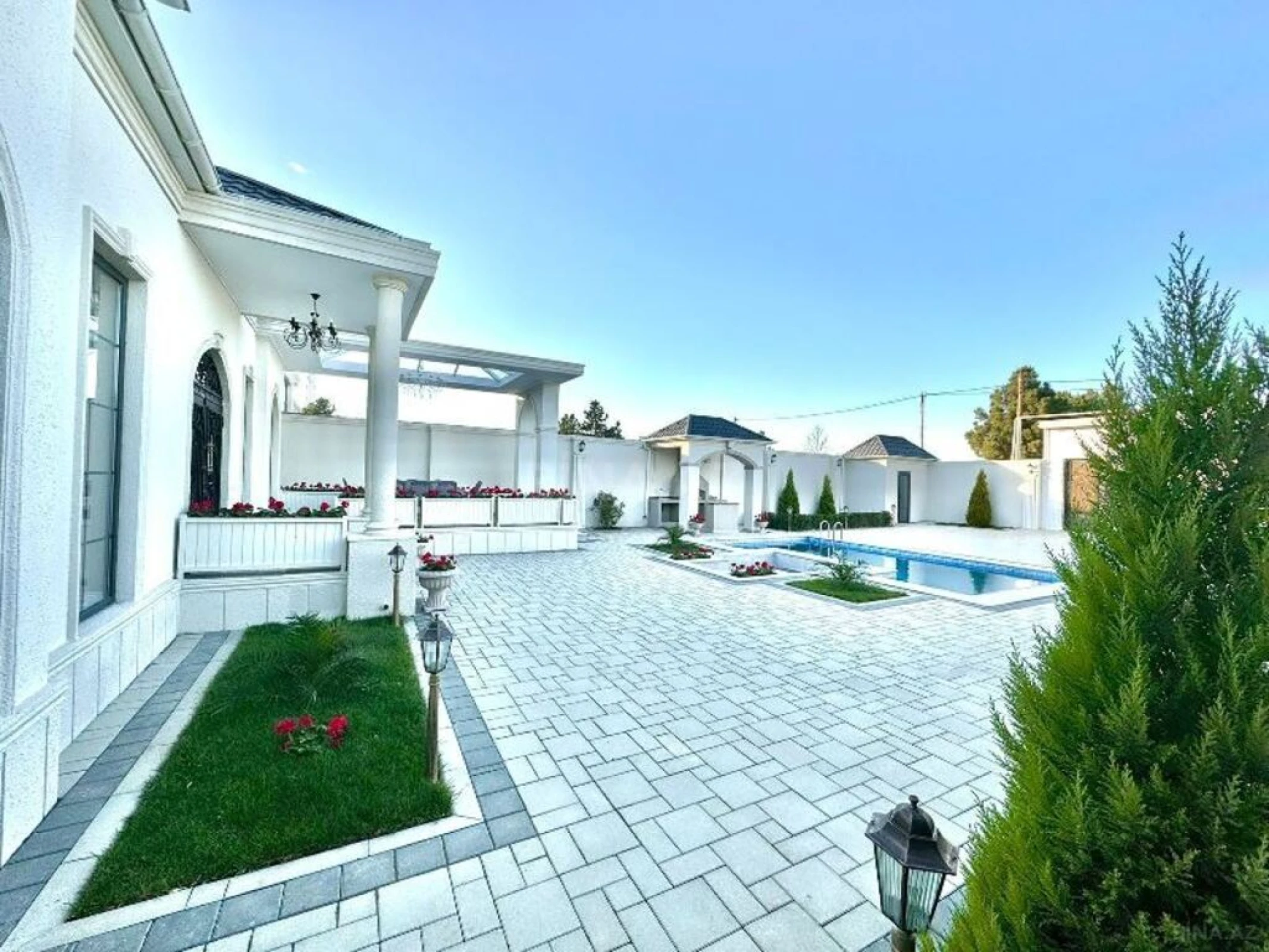 Satılır 6 otaqlı həyət evi 230 m²