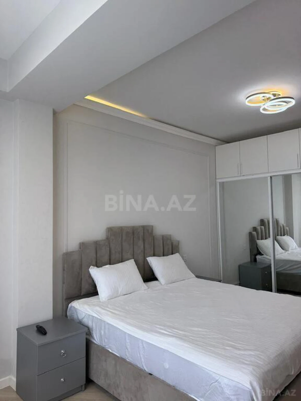 Satılır 4 otaqlı mənzil 175 m²