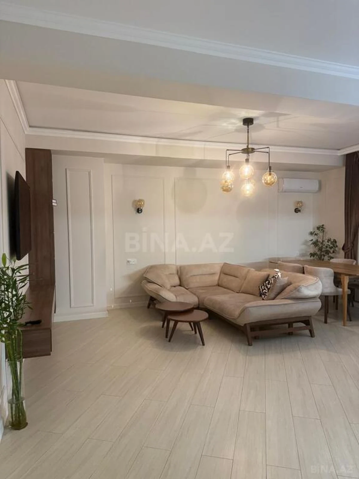 Satılır 4 otaqlı mənzil 175 m²