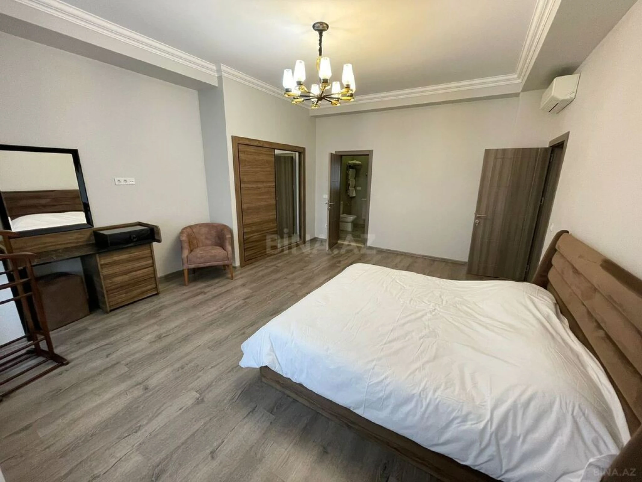 Kirayə verilir 3 otaqlı mənzil 140 m²