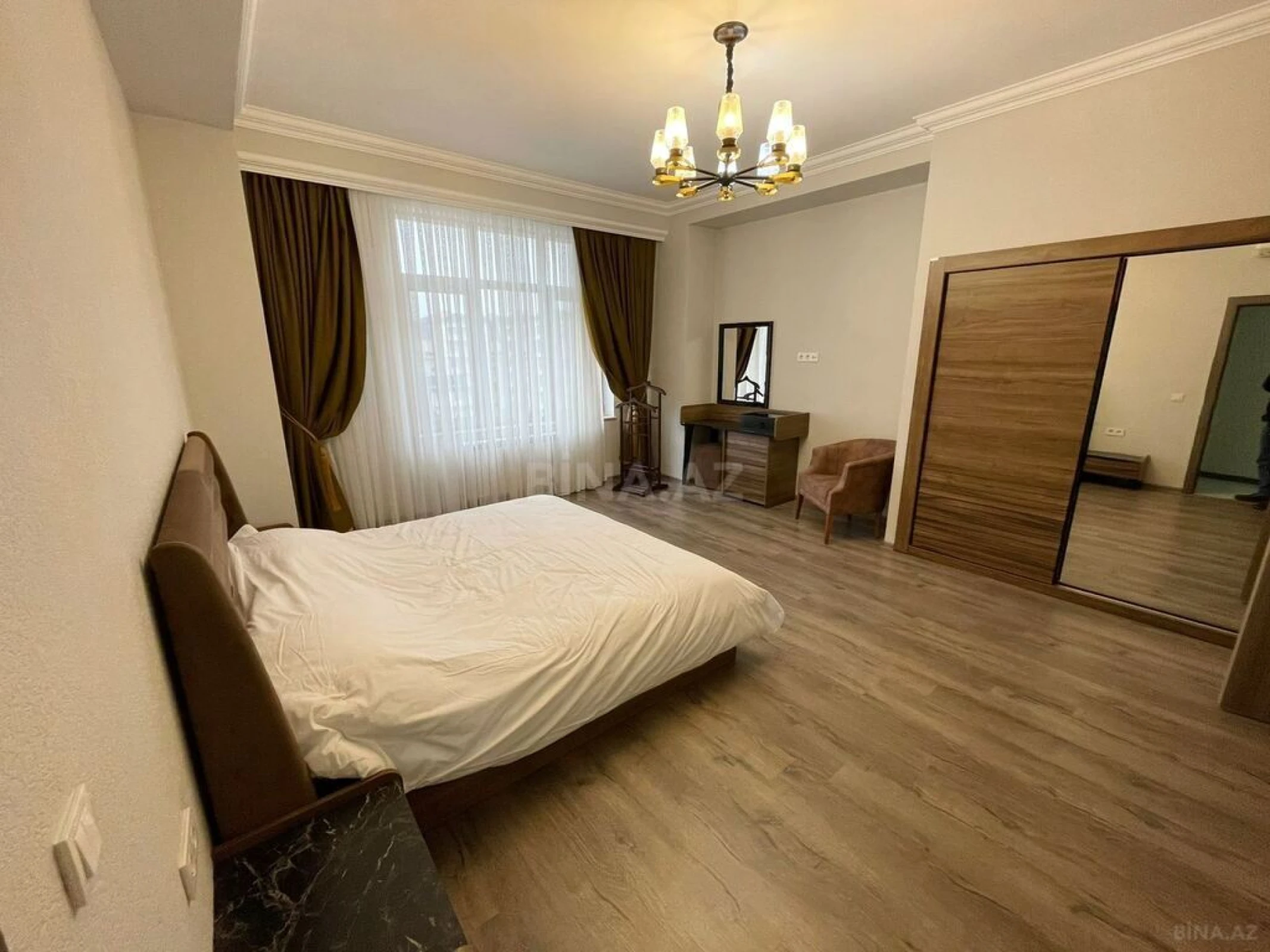 Kirayə verilir 3 otaqlı mənzil 140 m²