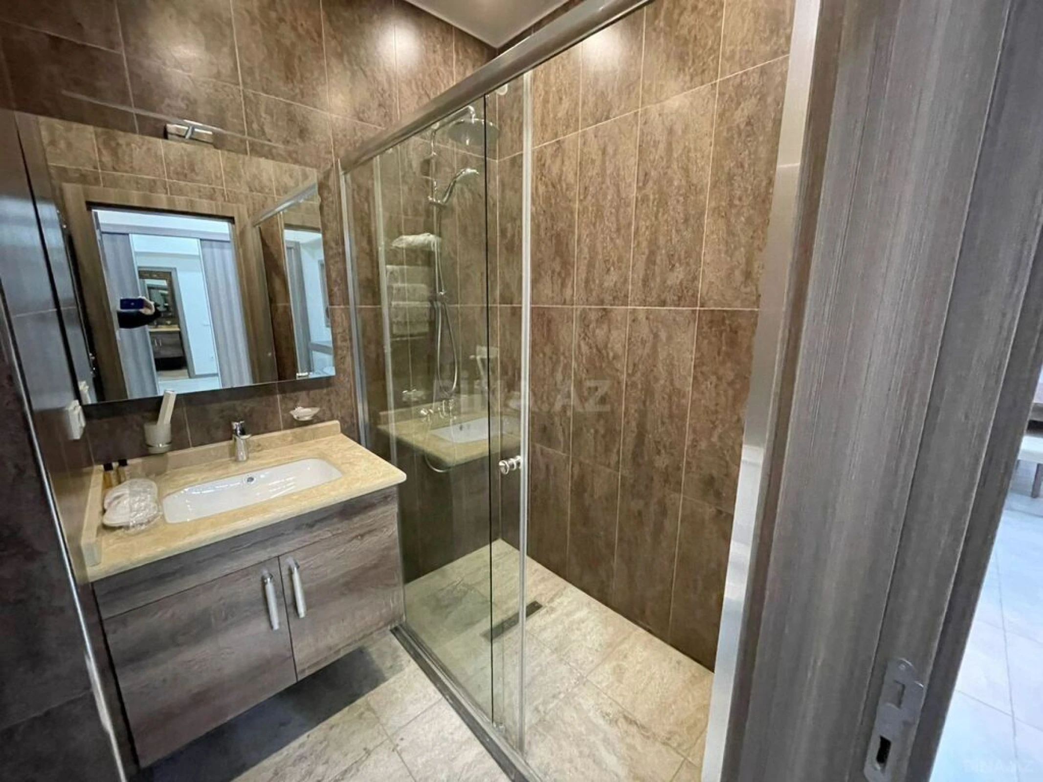 Kirayə verilir 3 otaqlı mənzil 140 m²