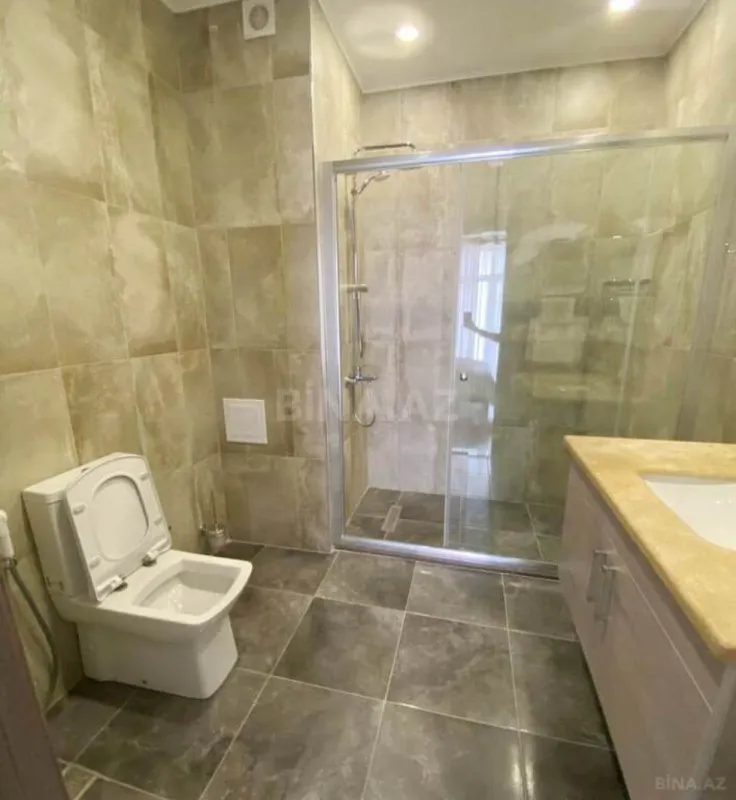 Kirayə verilir 4 otaqlı mənzil 190 m²