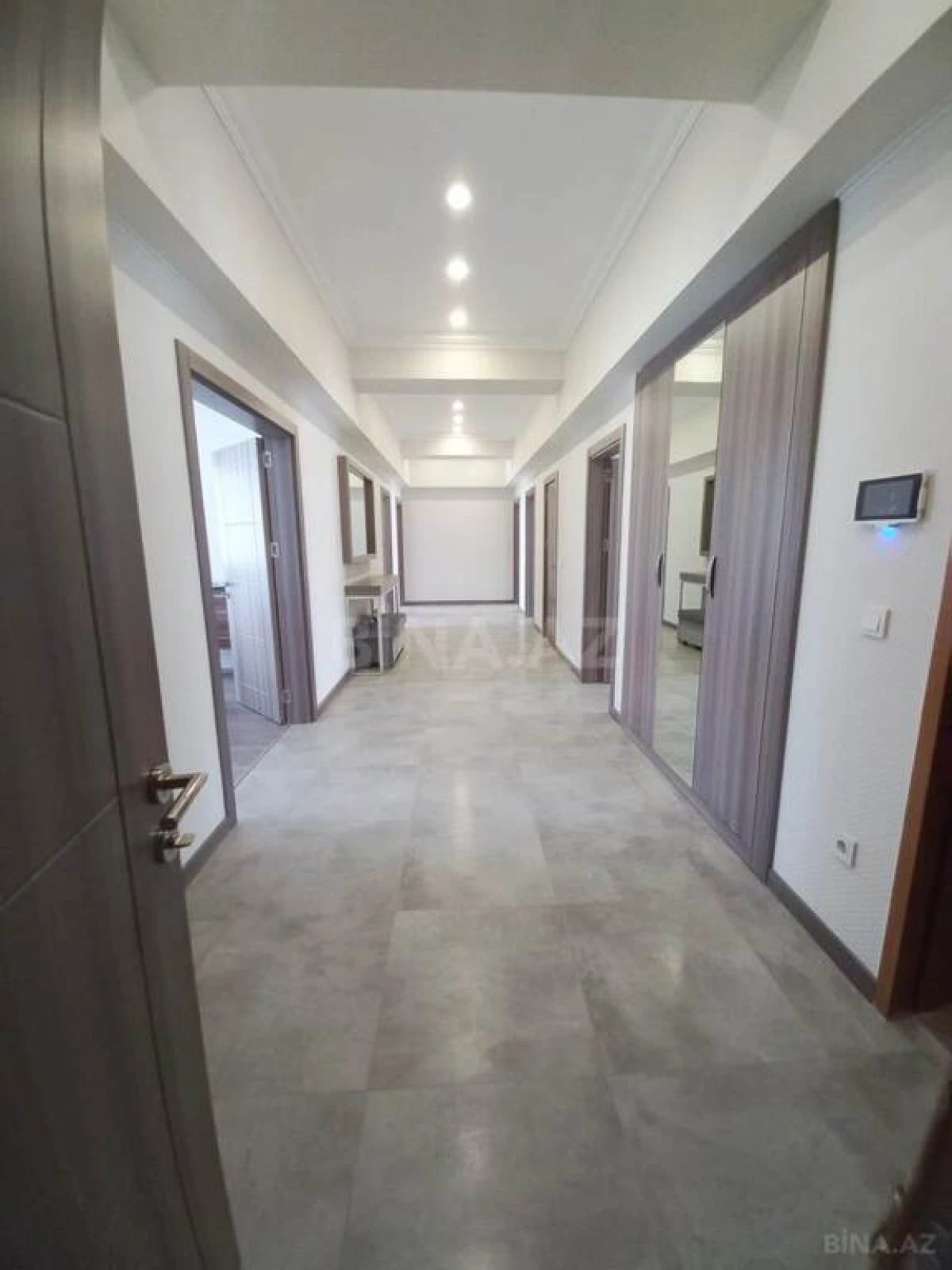 Kirayə verilir 4 otaqlı mənzil 190 m²